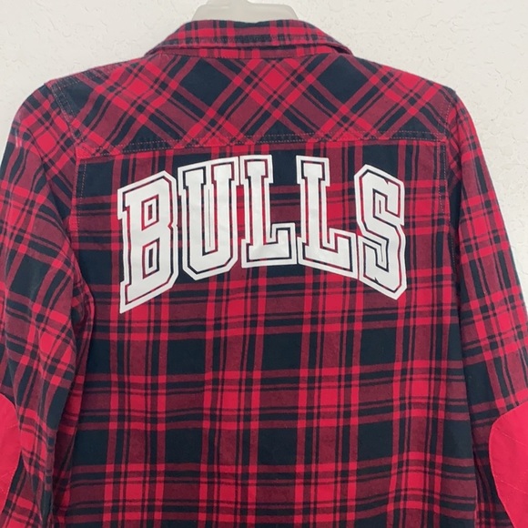 Boys NBA Chicago Bulls Long Sleeve Shirt Size M - Picture 4 of 5